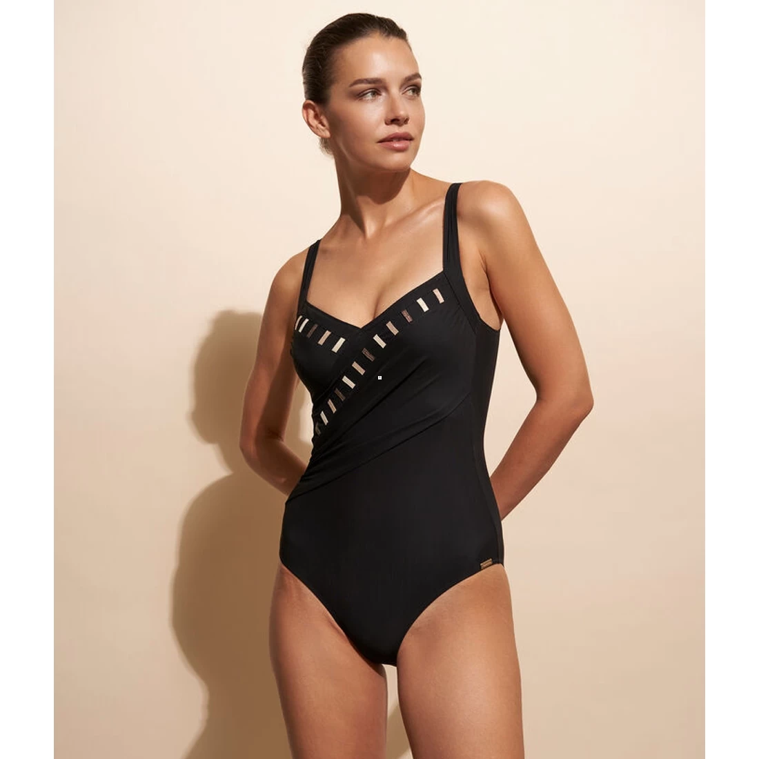 Maillot 1 Pièce Avec Mousses Drapé Noir Graphic Energy 1 Maillot 1 Pièce Avec Mousses Drapé Noir Graphic Energy